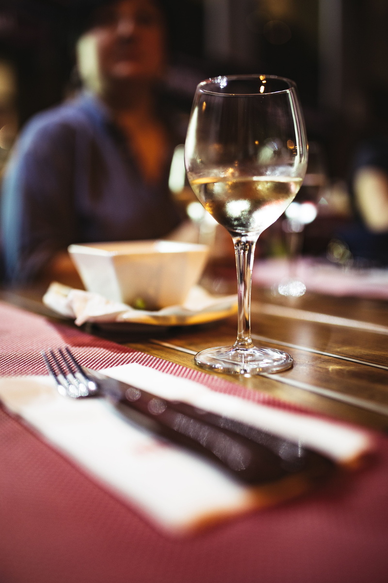 selective Focus, one man only, evening, people, sitting, real people, two People, adult, alcohol, incidental people, freshness, clinking, women, close-up