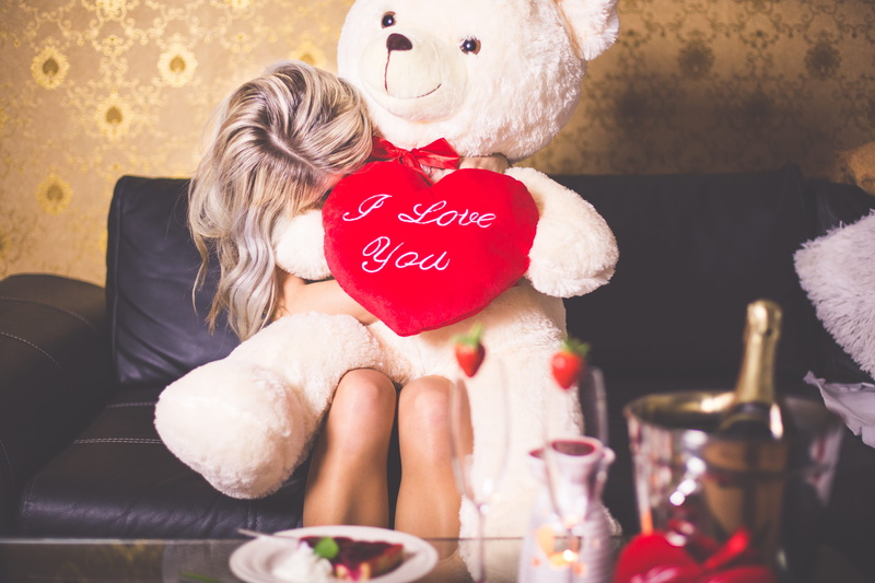 flowers, valentines day, home interior, happiness, beauty, evening, gift, one Person, lifestyles, christmas, stuffed toy, day, adult, sitting, night, hair