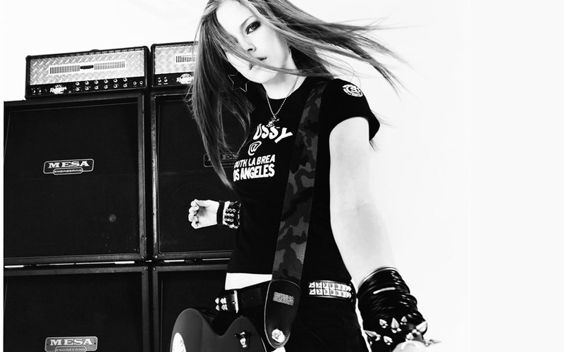 black, avril, acoustics, s, avril lavigne, guitar, shirt, t-shirt, game, t, women, crew, 720P, neck, white, lavigne