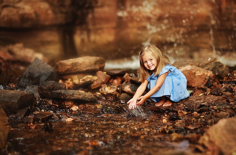 one person, innocence, happiness, nature, girls, portrait, full length, little girl, 480P, offspring, emotion, smiling, child, children, day, playing