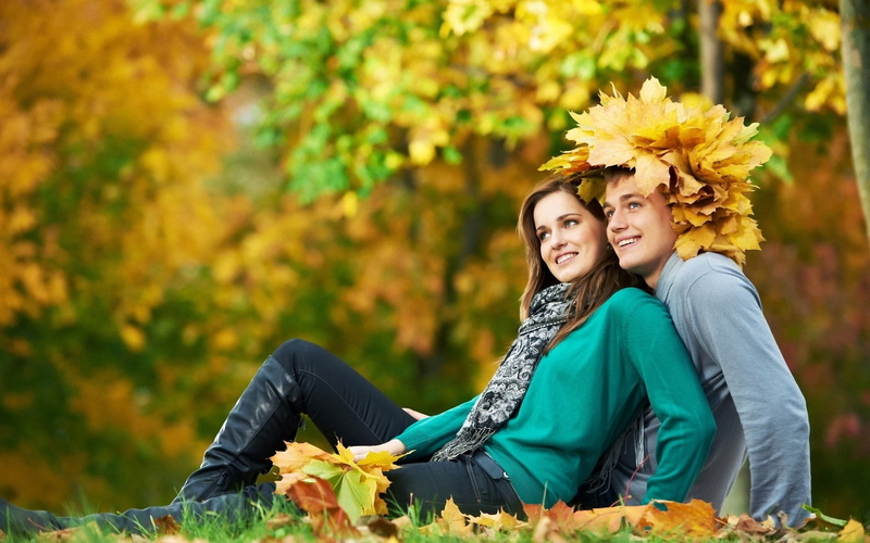 day, forest, outdoors, laughing, males, 1080P, friendship, young Women, denim, adult, bouquet, females, fun, sweater, people, romance, positive Emotion