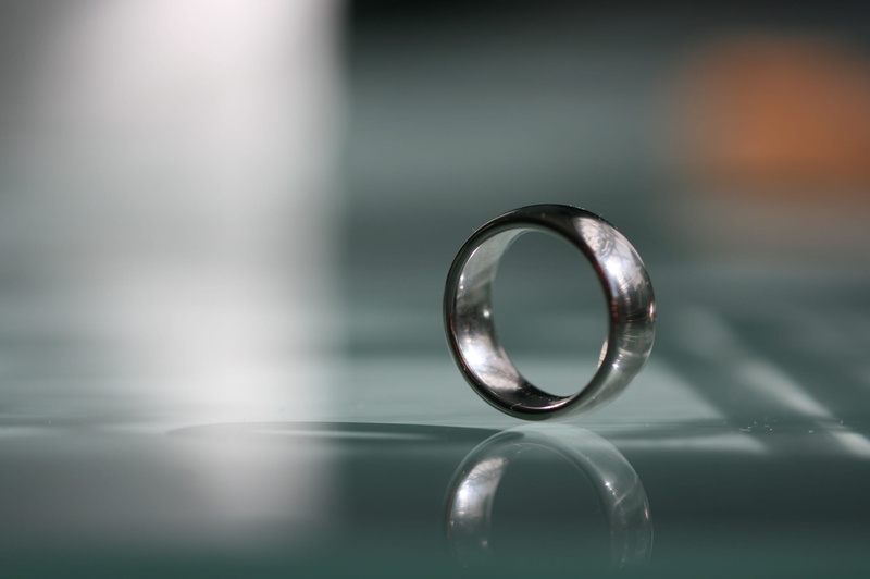 husband, wedding rings, selective, circle, purity, ring, 1080P, steel, no people, focus on foreground, celebration, silver, anniversary, wedding ring