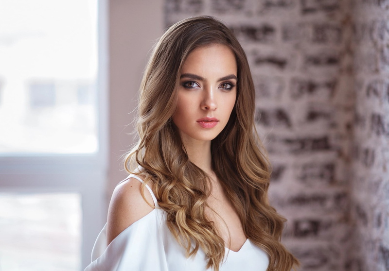 bokeh, portrait, women indoors, face, depth of field, brown eyes, bare shoulders, 1080P, looking at viewer, Victoria Lukina, Maxim Maximov, women, model