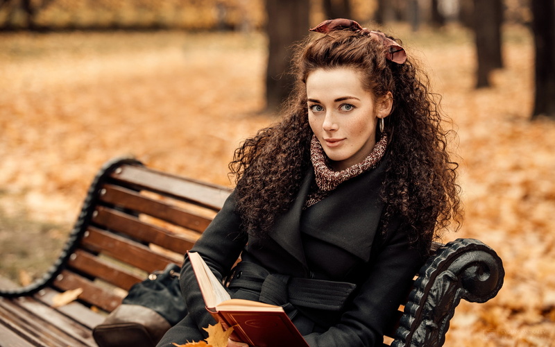 smile, look, Evgeny Markalev, 1080P, leaves, Eugene Marklew, portrait, Park, reads, trees, bench, book, model, in black, beauty, on the bench, hairstyle