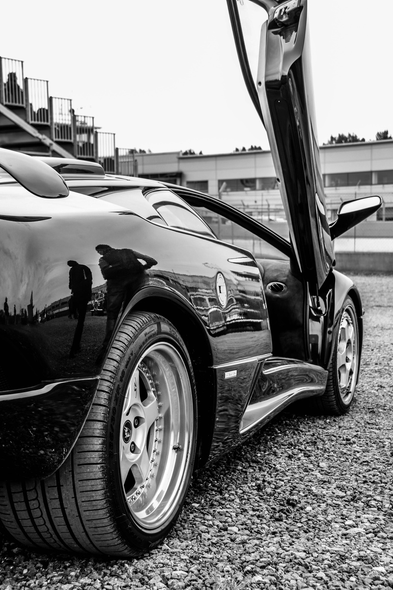 stylish, motor vehicle, outdoors, speed, 5K, building exterior, no people, vehicle, transport, land vehicle, automobile, sportscar, icon, mode of transportation
