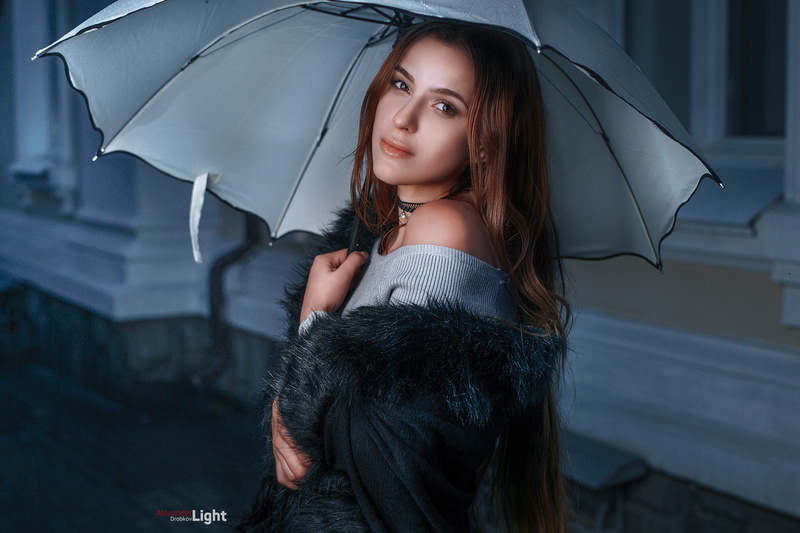portrait, umbrella, fur, brown eyes, tanned, choker, women, face, women outdoors, brunette, 1080P, long hair, black coat, Alexander Drobkov, bokeh