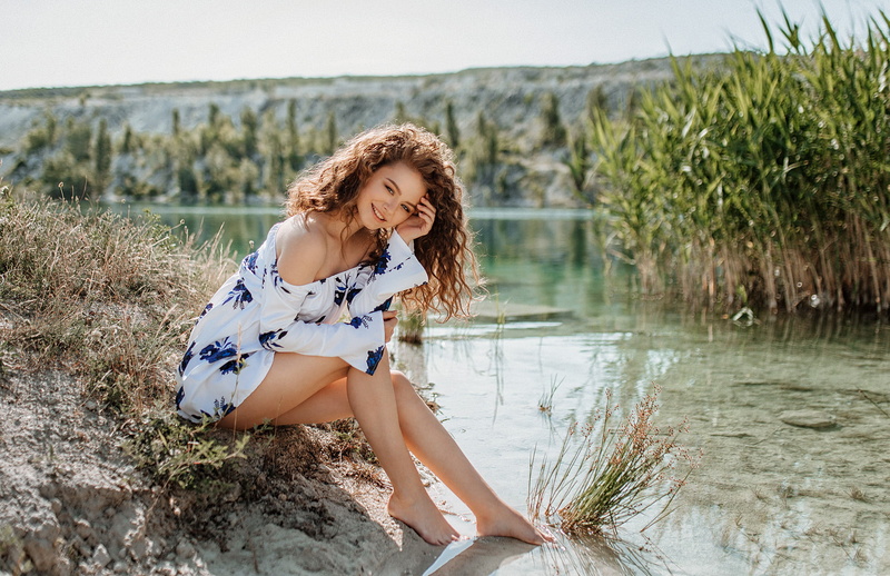 lifestyles, land, young adult, Alina Zaslavskaya, young women, casual clothing, fashion, women, outdoors, water, 1080P, leisure activity, hairstyle, beautiful woman