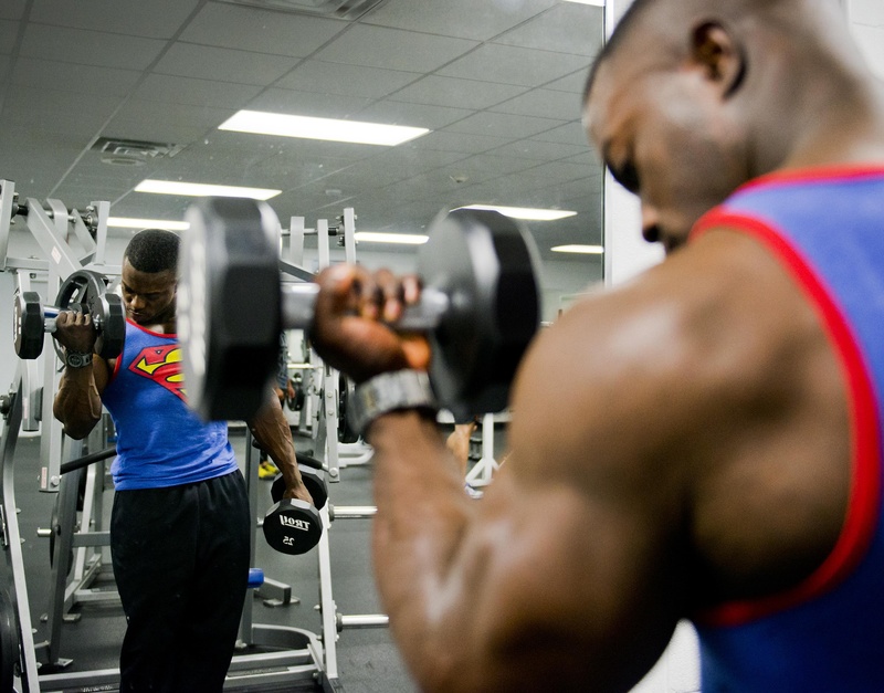 strength, exercising, lifestyle, people, sport, lifestyles, sports Training, clothing, young Adult, training, weights, exercise equipment, muscular, indoors
