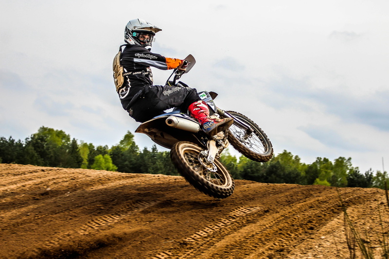 skill, crash helmet, motorcycle, speed, one person, outdoors, motor, daring, dirt road, dirty, mode of transportation, 4K, bike, terrain, fast, helmet