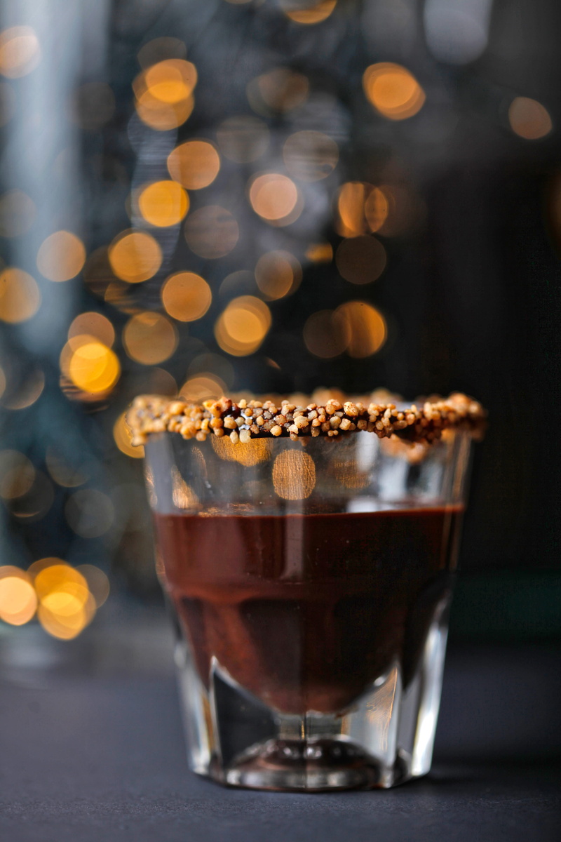 retoucher, brown, beer glass, cocktail, liquid, close-up, clear, food, wine, goblet, glass, still life, canon, photography, color, drinking glass, bar counter