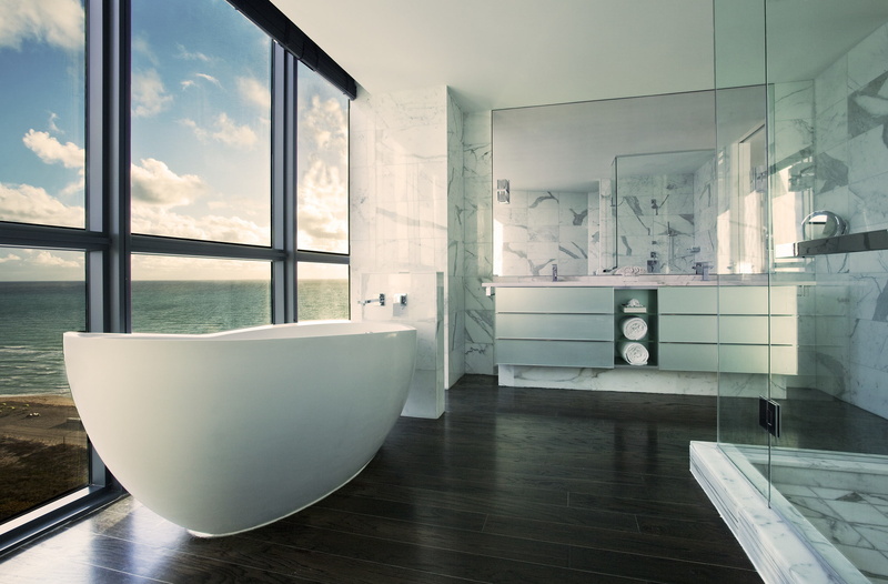 sea, 1080P, no people, modern, wood, flooring, reflection, interior, day, window, home showcase interior, bath, indoors, bathtub, apartment, domestic room