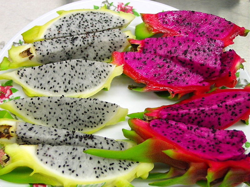 sliced, still life, no people, indoors, tropical, dragon fruit, edible, slice, pitahaya, pitaya, plate, colorful, fruit, cross section, slices, crockery