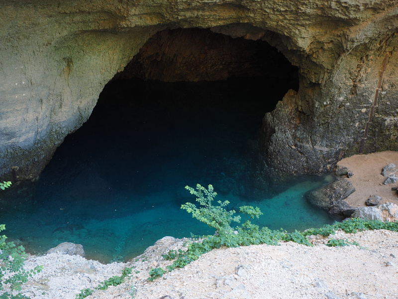 solid, river, source de la sorgue, tranquil scene, rock, eroded, provence, rock formation, day, fontaine-de-vaucluse, outdoors, water, idyllic, low tide