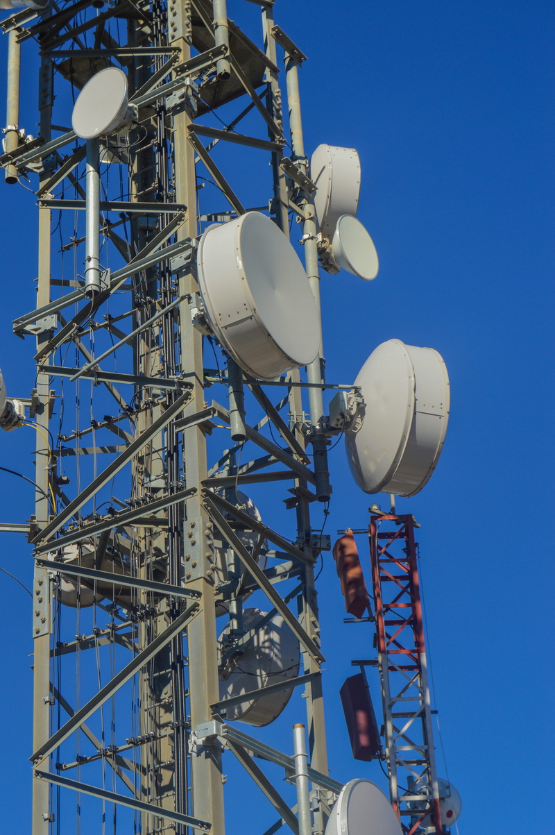 outdoors, communication, telecommunications equipment, receptor, 5K, telecommunications tower, antenna - aerial, dish, clear sky, repeater, low angle view