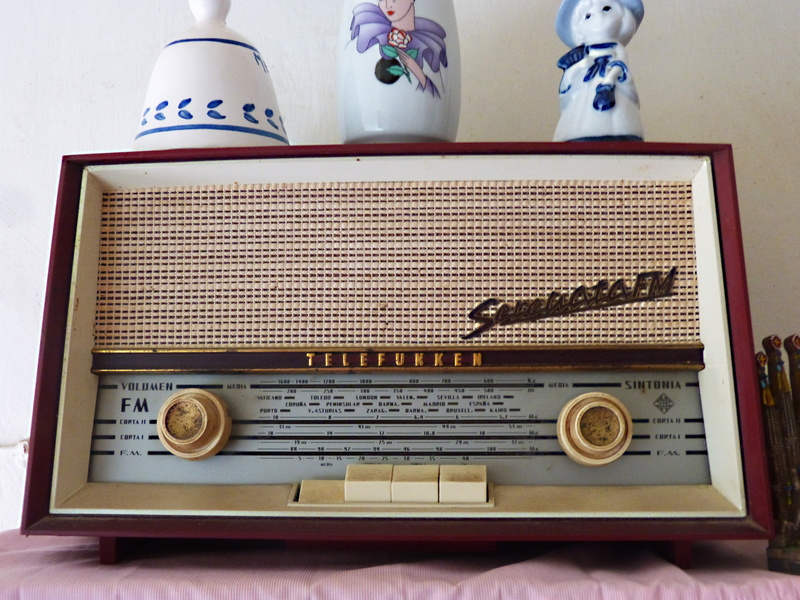 obsolete, receptor, no people, antique, telefunken, communication, technology, valves within, indoors, close-up, speaker, audio electronics, table, musical instrument