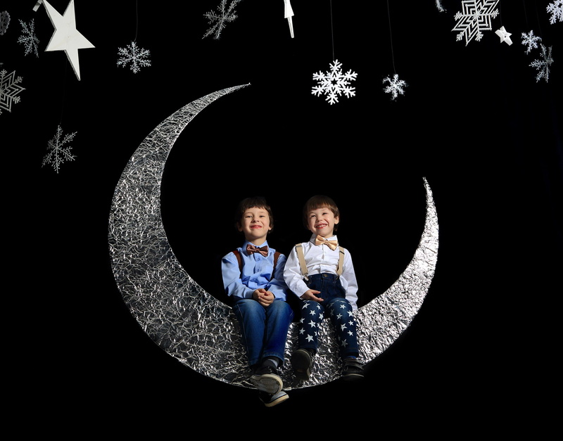child, stars, lifestyles, design, togetherness, photoshoot, love, studio, mid adult men, family, snowflakes, two people, crescent, front view, art, sitting