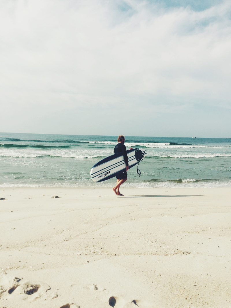 beach, lifestyles, surfer, 2K, holiday, man, sun, walking, surfboard, hawaii, outdoors, happy, daytime, sand, fun, land, active, girl, water, outdoor