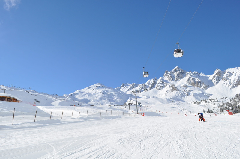 cold, travel, beauty in nature, track, ski lift, environment, skiers, ski resort, summit, blue, courchevel, skiing, day, holiday, mountain, cable car, alps
