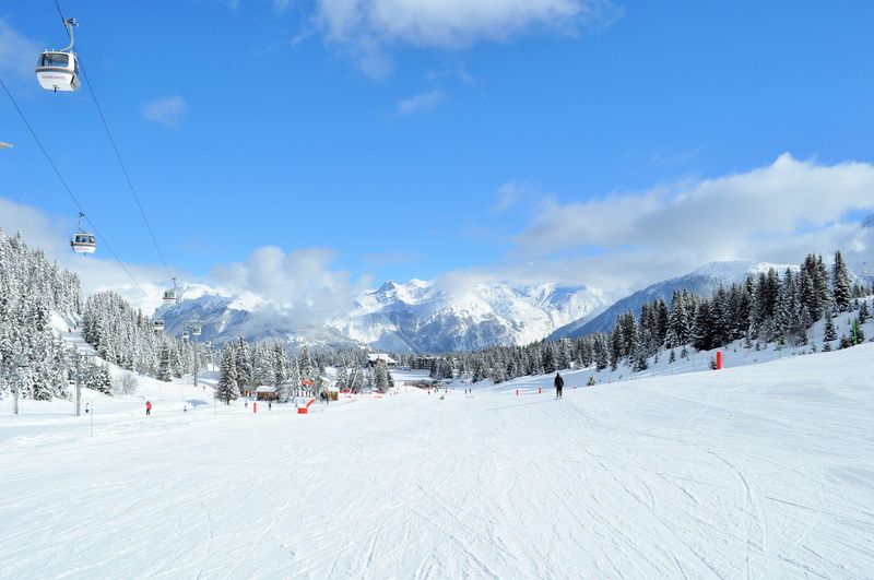 covering, 4K, snowcapped mountain, beauty in nature, white color, winter, vacations, white, mountain range, mountain, three valleys, gondola, cold, courchevel