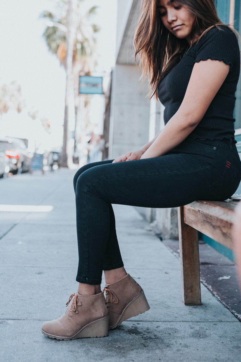 looking, day, real people, hair, young adult, t, wedge, jeans, fashion, female, young women, hairstyle, sitting, daytime, adult, wooden, architecture, leisure activity