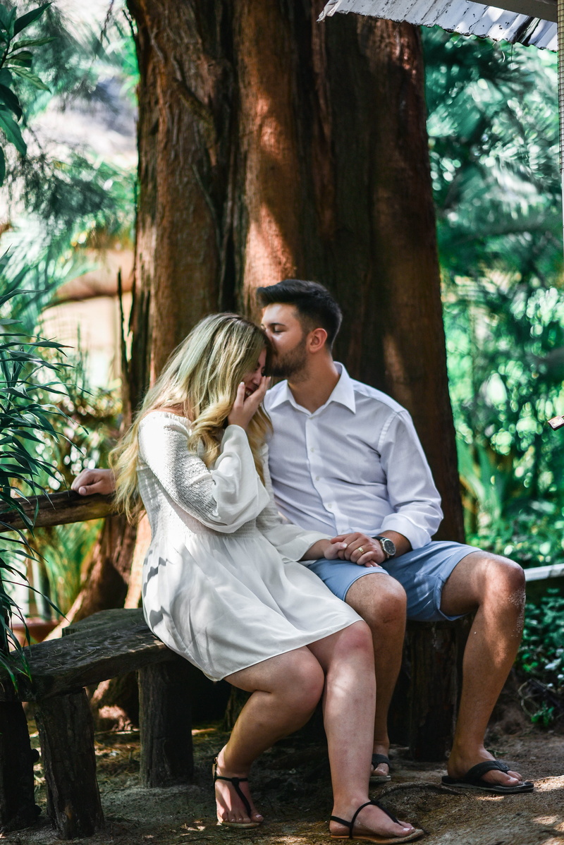two people, 5K, shirt, white, dress, beside, young women, bench, long, men, leisure activity, kissing, daytime, positive emotion, young men, couple - relationship
