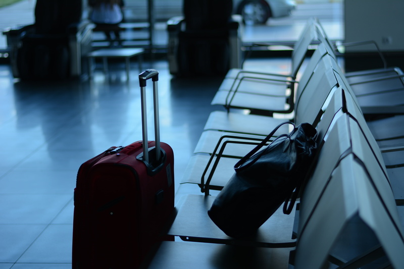 terminal, in a row, vacations, boarding, focus on foreground, transportation, arrival, airplane, bag, station, lobby, gang, voyage, tourist, white, seat