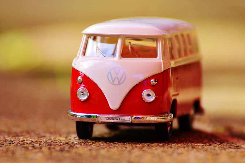 car, single object, vehicle, motor vehicle, transportation, cult, motion, model, on the move, road, outdoors, scale, land vehicle, collectors car, vintage car
