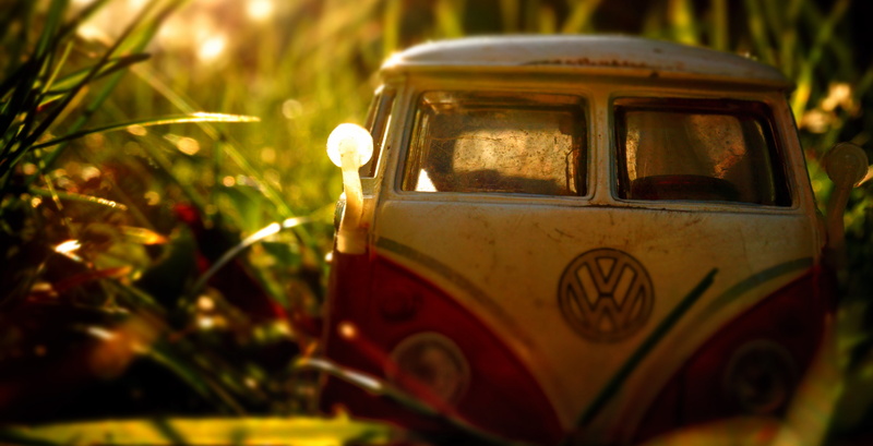 Mondays, red, 4K, sundown, van, volkswagen, sun, VW, Sunset, Macro, sunlight, diecast, Volkswagen van, natural light, Bulli, white, old-fashioned, good old days