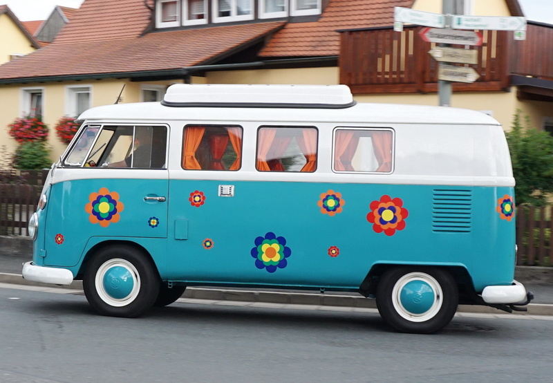 1080P, old, white, land vehicle, street, road, van, classic, oldtimer, hippie, built structure, near, van - vehicle, blue, house, prilblumen, building exterior