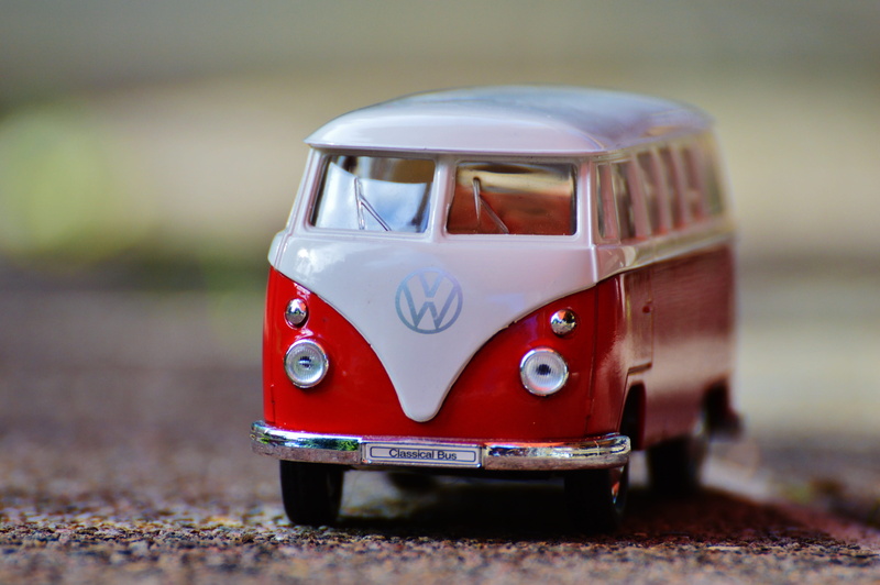 white, road, cult, focus on foreground, car, day, toy, 4K, volkswagen, vw bulli, red, camping bus, bulli, mode of transportation, kombi, city, transportation