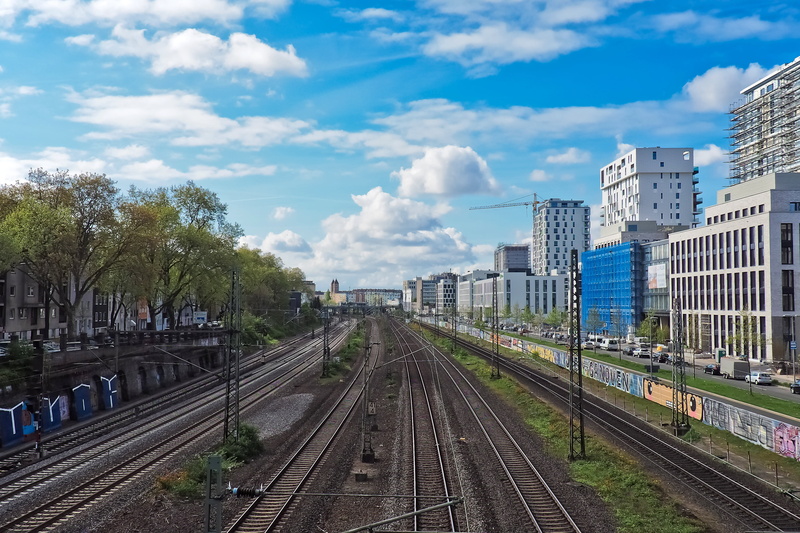 tree, day, train, düsseldorf, cloud - sky, skyscraper, station, 4K, public transportation, architecture, railway, plant, transportation, building exterior