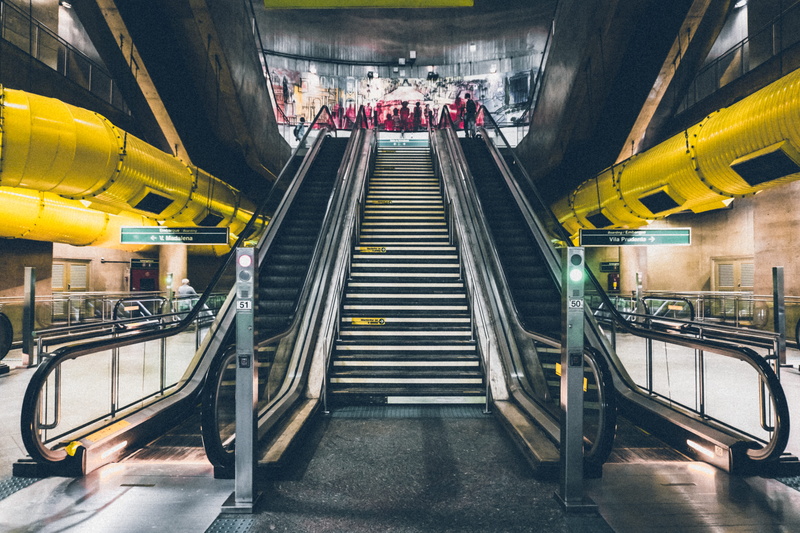 staircase, 5K, railing, the way forward, escalator, urban, building, station, train station, direction, travel, architecture, metro, train, incidental people