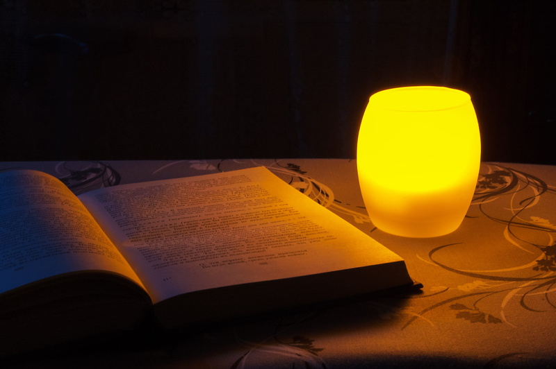 electric lamp, 2K, light - natural phenomenon, no People, still life, bed, Night, table, education, Book, near, close-up, glass, illuminated, room, Candle