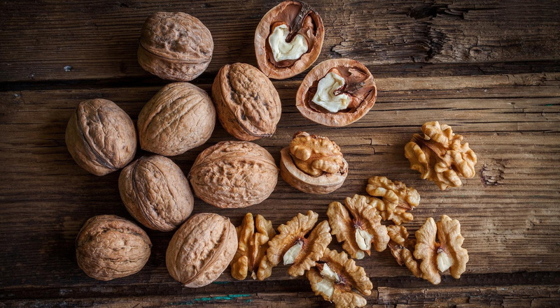 wooden surface, nuts, food, walnuts, 720P