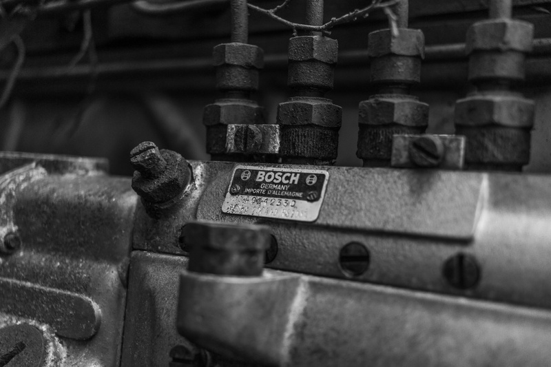 mechanics, technology, selective focus, bosch, close, old machine, full frame, close-up, 5K, black white, retro styled, machinery, background, metal, in a row
