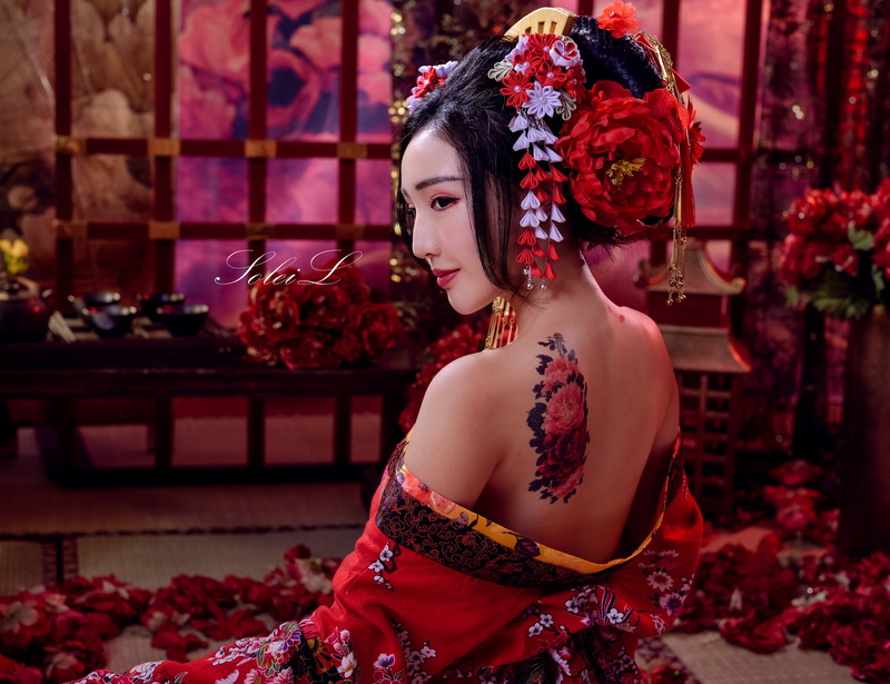 Asian, indoors, young adult, bare shoulders, real people, bouquet, flower, fashion, portrait, clothing, women indoors, kimono, black hair, flowers, 1080P