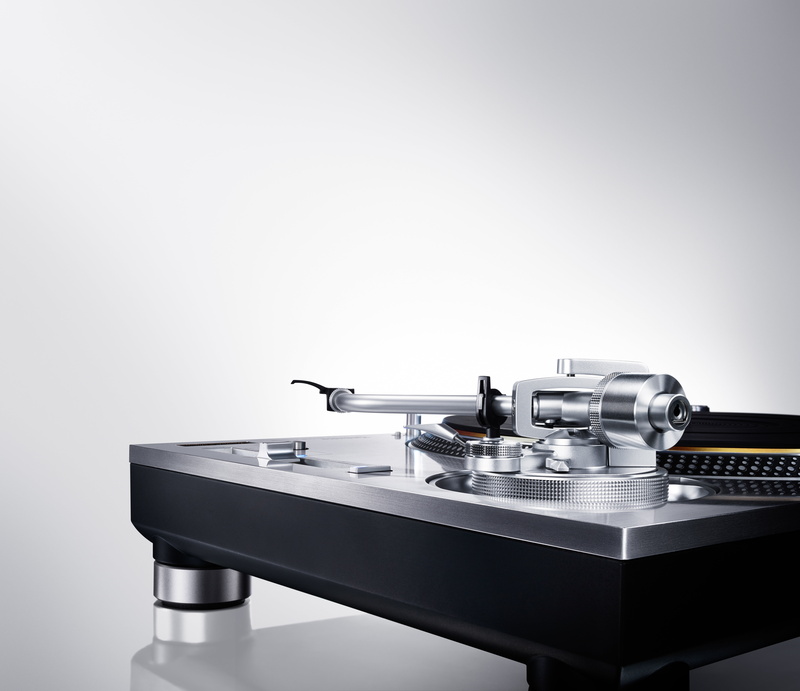 technology, table, still life, music, equipment, dj controller, no people, mk, sink, old-fashioned, black, copy space, faucet, alloy, silver colored, record player needle