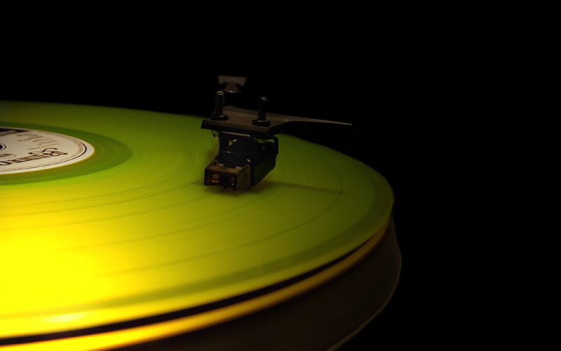 black background, gramophone, studio shot, arts culture and entertainment, backgrounds, record, 720P, music, style, photo, retro Styled, close-up