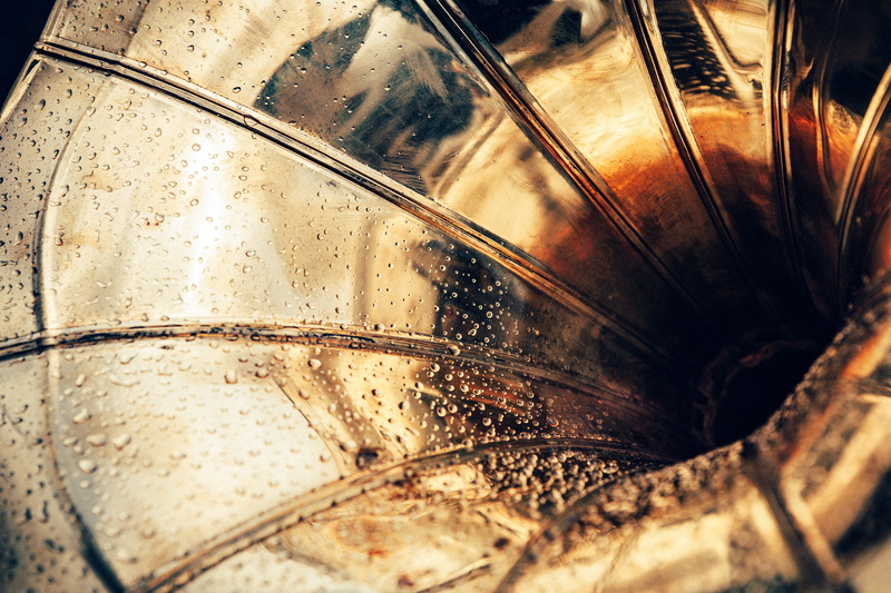 close-up, crockery, freshness, water, abstract, drops, old, gramophone, transparent, wet, food and drink, steel, 5K, gold, backgrounds, macro, metallic