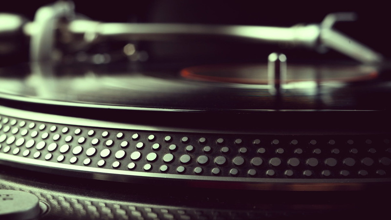 single object, full frame, motion, antique, 1080P, equipment, studio shot, close-up, black, record, vinyl, no people, spinning, nightlife, music, arts culture and entertainment