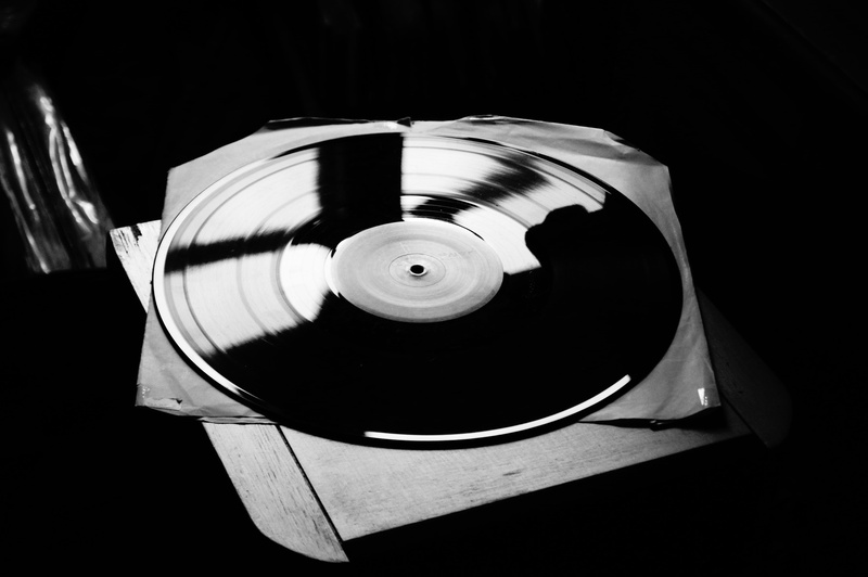 music, studio shot, circle, equipment, black background, single Object, arts culture and entertainment, sound, technology, black and white photography