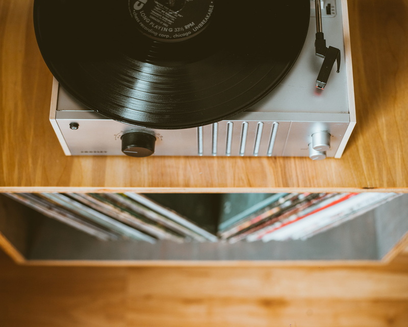 home interior, directly above, table, kitchen, player, musical equipment, equipment, 2K, cabinet, record, grey, musical instrument, gramophone, music