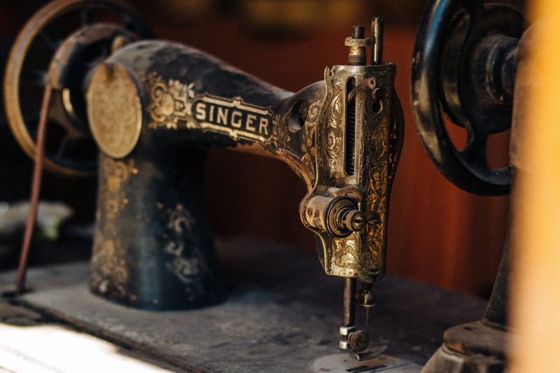 sew, metal, no people, vintage, machine, photograph, treadle, old, history, sewing, singer, table, selective focus, 4K, day, indoors, art and craft, black