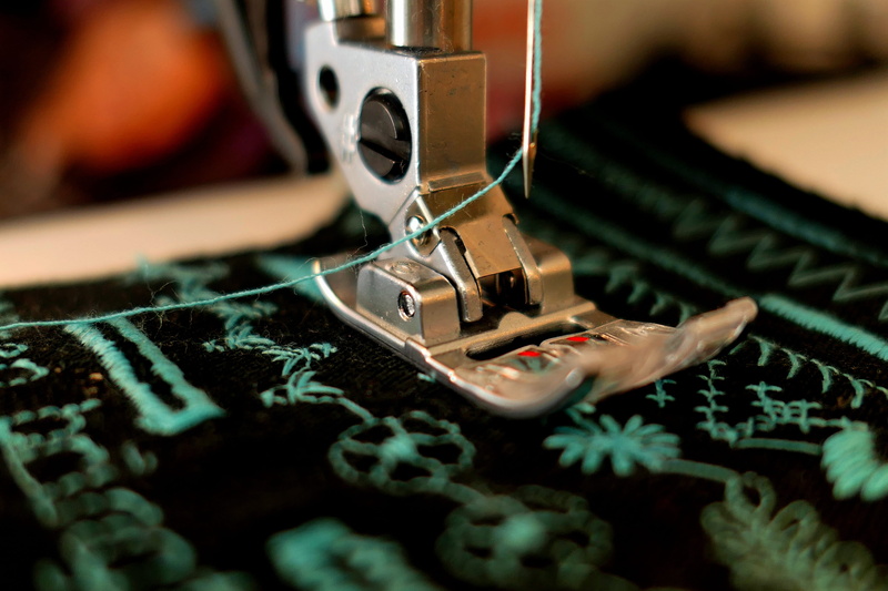 sewing needle, selective focus, fabric, hand labor, machinery, needle, yarn, bobbin, white, homemade, machine, indoors, craft, thread, technology, Sewing Machine