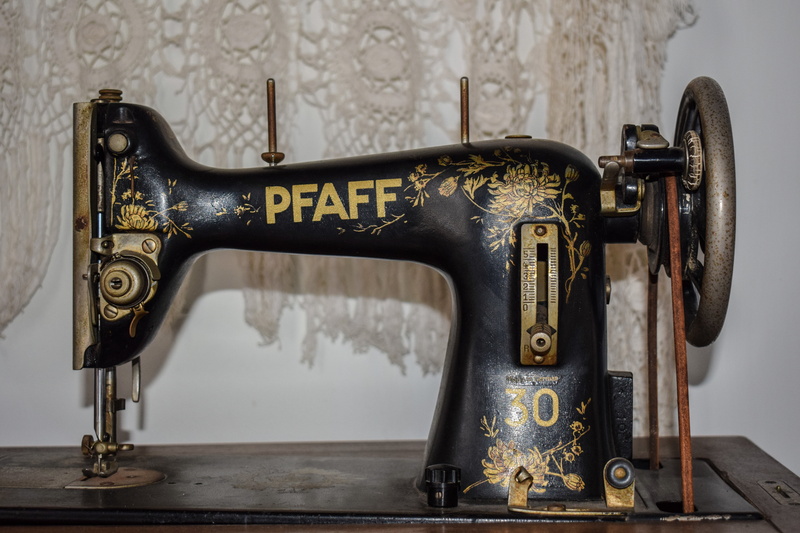 day, yellow, vintage, wood - material, pfaff, domestic, no people, indoors, machinery, old-fashioned, old, antique, 5K, work tool, history, equipment