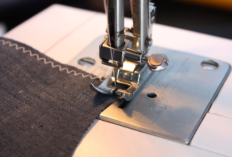 equipment, needle, stainless, leather, steel, zig zag, thread, sewing, sewing needle, selective focus, metal, art and craft, machine, gray, hand labor