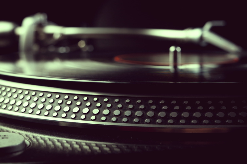 electrical Equipment, technology, focus on foreground, no People, retro, spinning, close-up, audio Equipment, old-fashioned, stereo, mixing, black, equipment