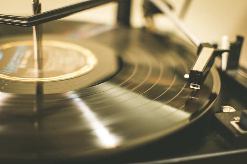 metal, arts culture and entertainment, vinyl record, selective focus, retro styled, vinyl, audio equipment, vintage, close-up, record player, 5K, yellow