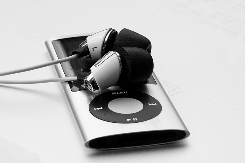indoors, mp3 player, table, white background, in ears, ipod nano, music listeners, turntable, still life, arts culture and entertainment, nano, portable