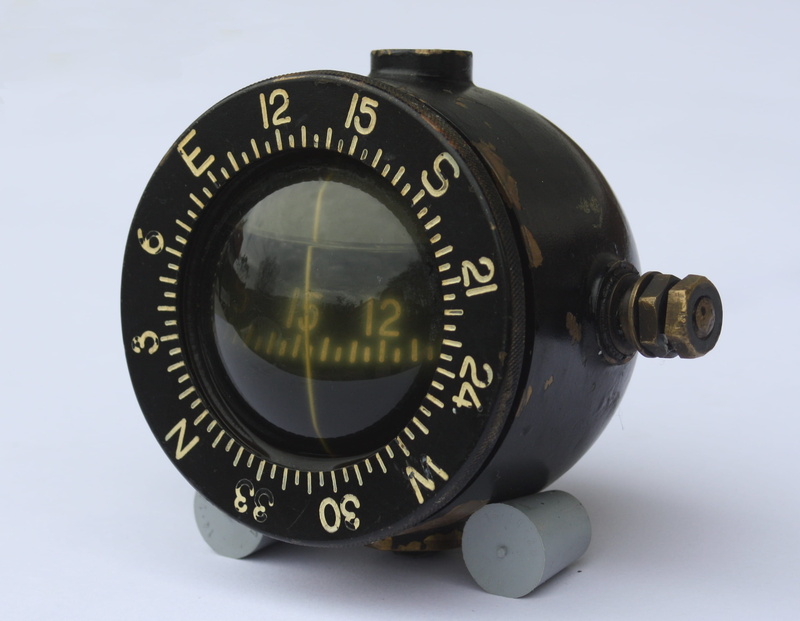 accuracy, gyro compass, Compass Point, single Object, close-up, north, equipment, studio shot, indoors, watch, 2K, Antique, clock face, still life, distance